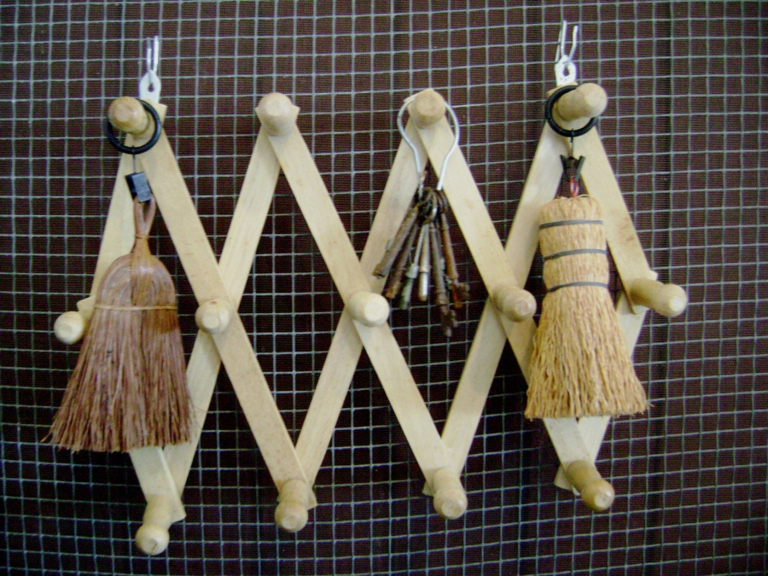 Vintage Peg Rack, Wide Size EXTRA PEG, Accordion Wall Hanger, Light Natural Wood, Cottage Style Organizer Wall Hanger