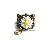 Hippie Chic Daisy Ring. Adjustable. Bohemian Style Flower Ring. Peace Sign