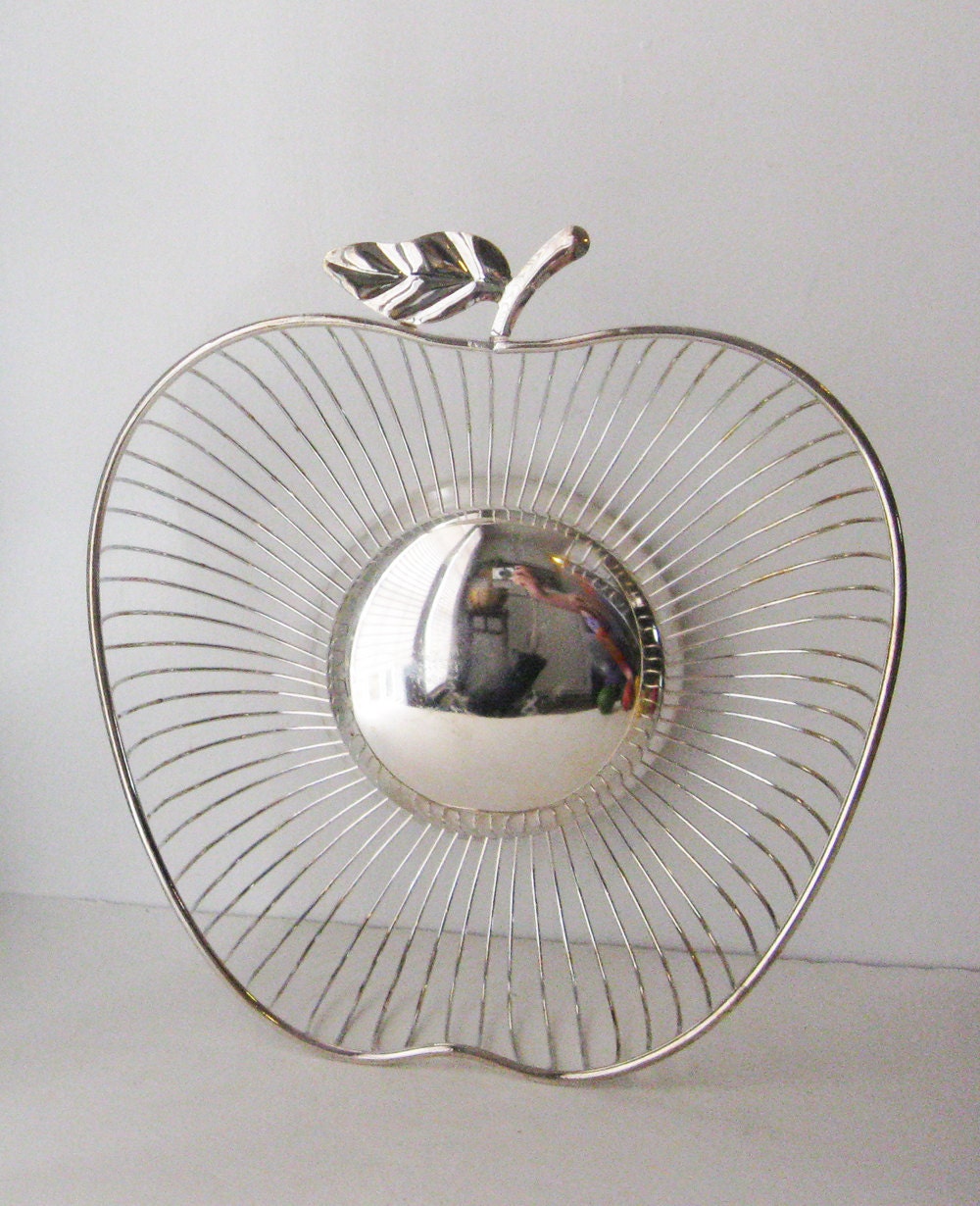 Vintage Metal Wire Basket, Apple Shaped