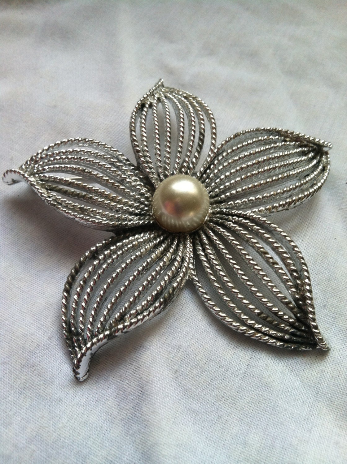 Vintage Sarah Coventry Silver Tone FLOWER and PEARL Filigree 60s BROOCH