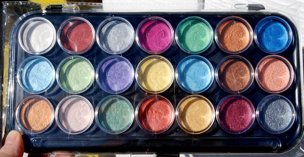 Watercolor Paint Pearlescent set of  21 colors Great for Scrapbooking -- Add sparkle to your paintings and crafts Brand New