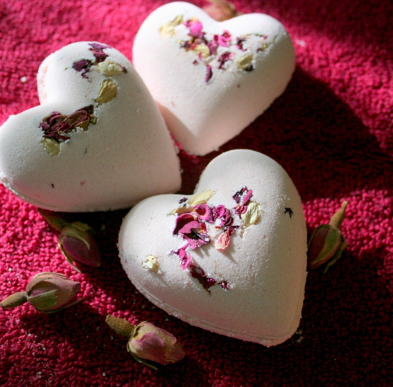 Romance Bath Bomb Heart fizzy - with Rose and Jasmine - all natural no synthetics