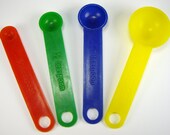 Vintage Multi Colored Measuring Spoons Set of Four, Red,Green,Blue, Yellow, Baking Supplies