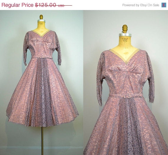 1950s Lace Dress / 50s Party Dress / Prom Princess / Prima Lilac dress