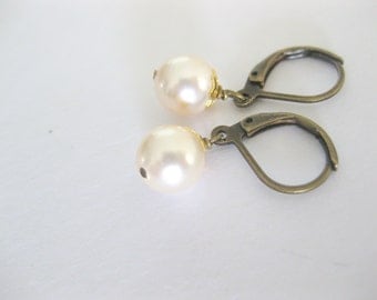 White swarovski pearl earrings. Petite and dainty wedding or bridal jewelry. Vintage inspired wedding jewelry