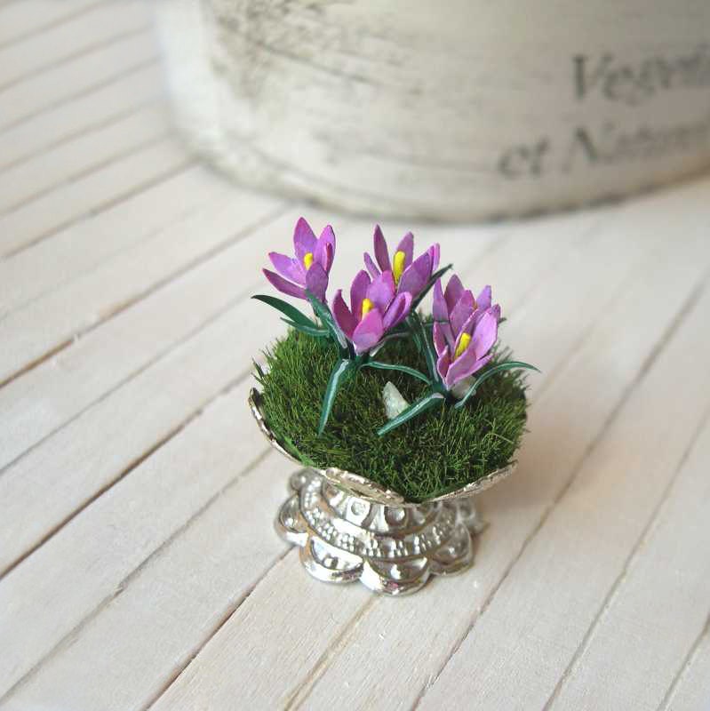 Dollhouse Crocus arrangement in 1/12 scale
