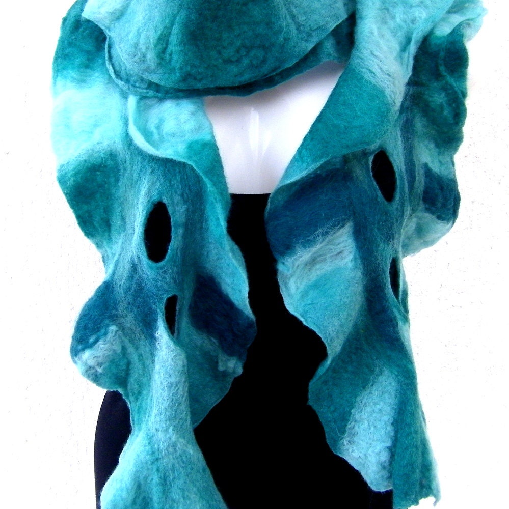 Felted Scarf Ruffle Wavy, Teal Green Turquoise, With Holes, Merino Wool Felt Scarf