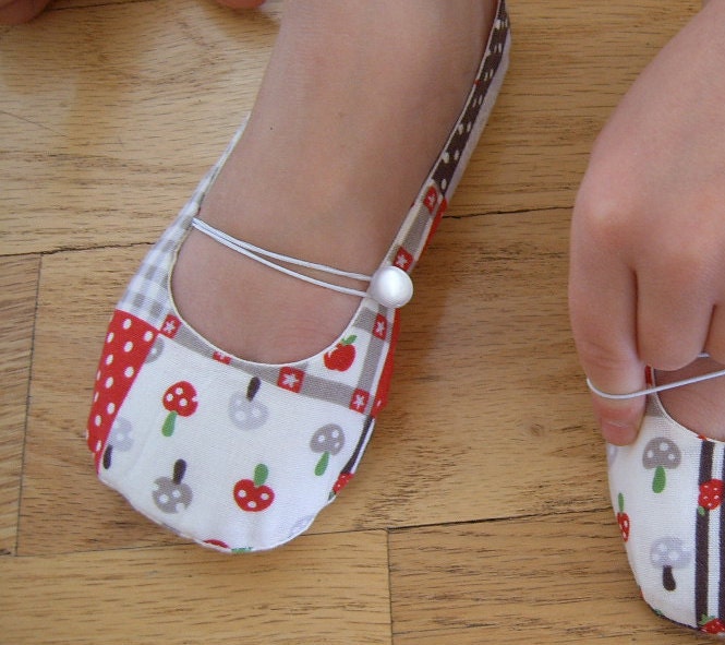 Shoe Sewing Pattern - PDF - Vintage Flair flats sizes newborn to women's size 11
