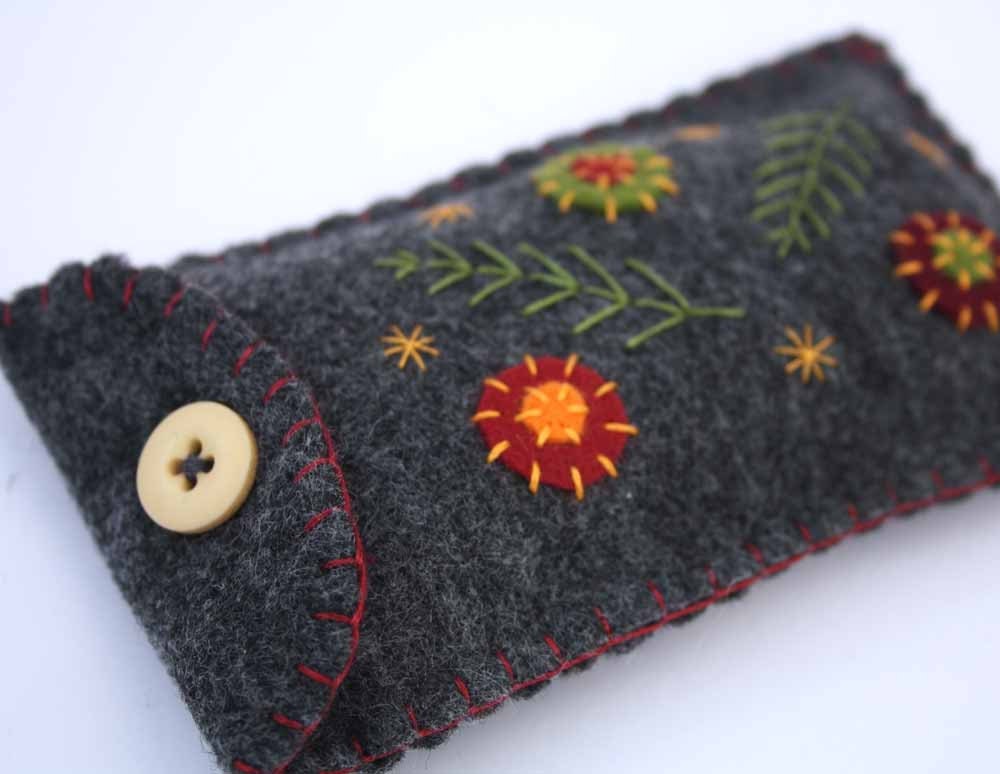 Handmade felt  i pod / phone case. Charcoal grey  flowers and leaves.