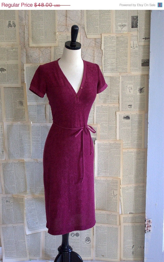SALE Vintage 1970s Dress 70s Fitted Burgundy Wine Terri Cloth Summer Dress Womens Size Small