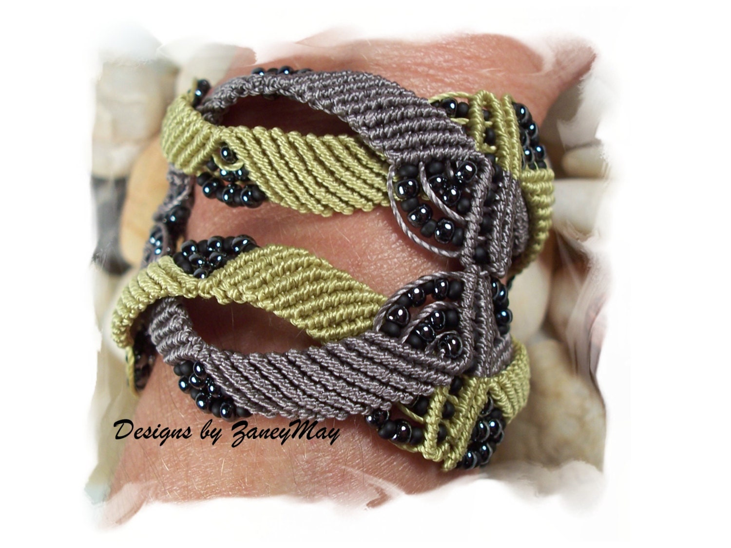 Intertwine Macrame Bracelet Pattern in PDF
