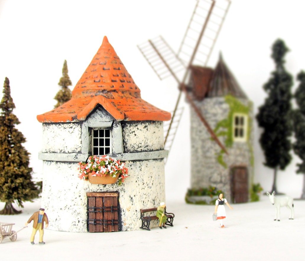 The Villages of Provence -  Handmade French Countryside Roundhouse Pigeonnier  - HO Scale Miniature Building