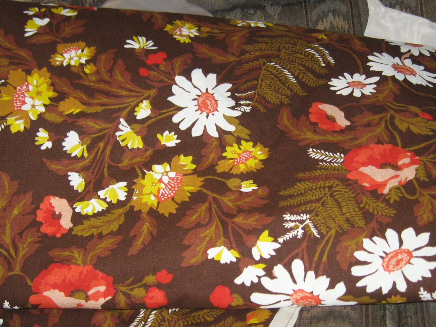 vintage retro floral fabric   246 x 47 1/2 in