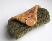 Felted wool needle book in olive and peach // wool etui with vintage peach button