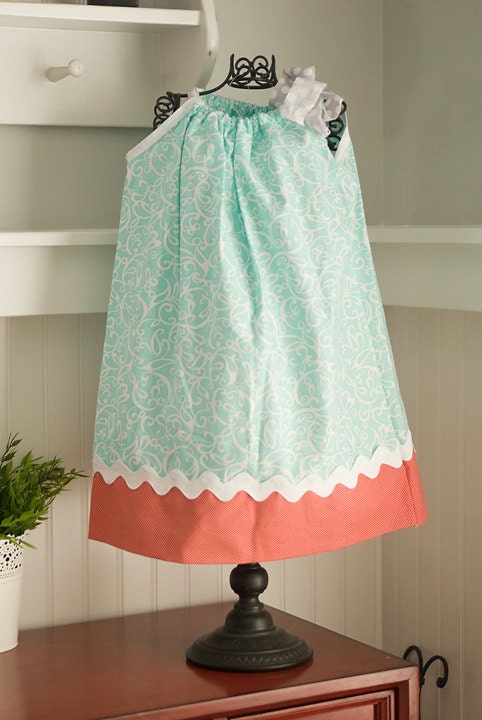 Super cute dress size 4th of July dress 4t-5t READY TO SHIP and on sale