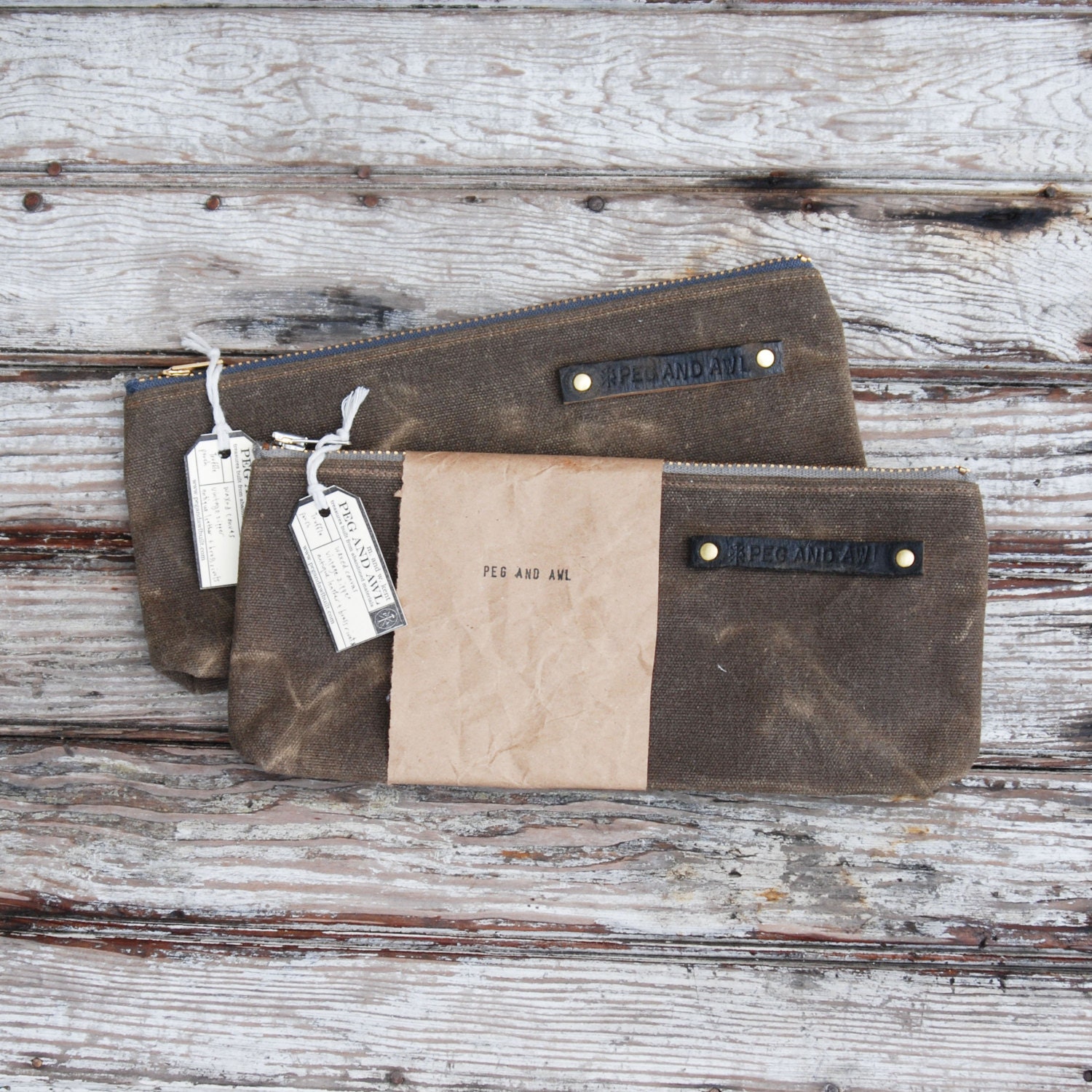 Waxed canvas pouch: Truffle.