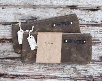 Waxed canvas pouch: Truffle.