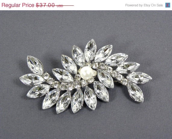 ON SALE Vintage Style Bridal Brooch, Pearl Bridal Brooch, Crystal Brooch, Wedding Pin, Rhinestone Brooch with White Swarovski Pearl
