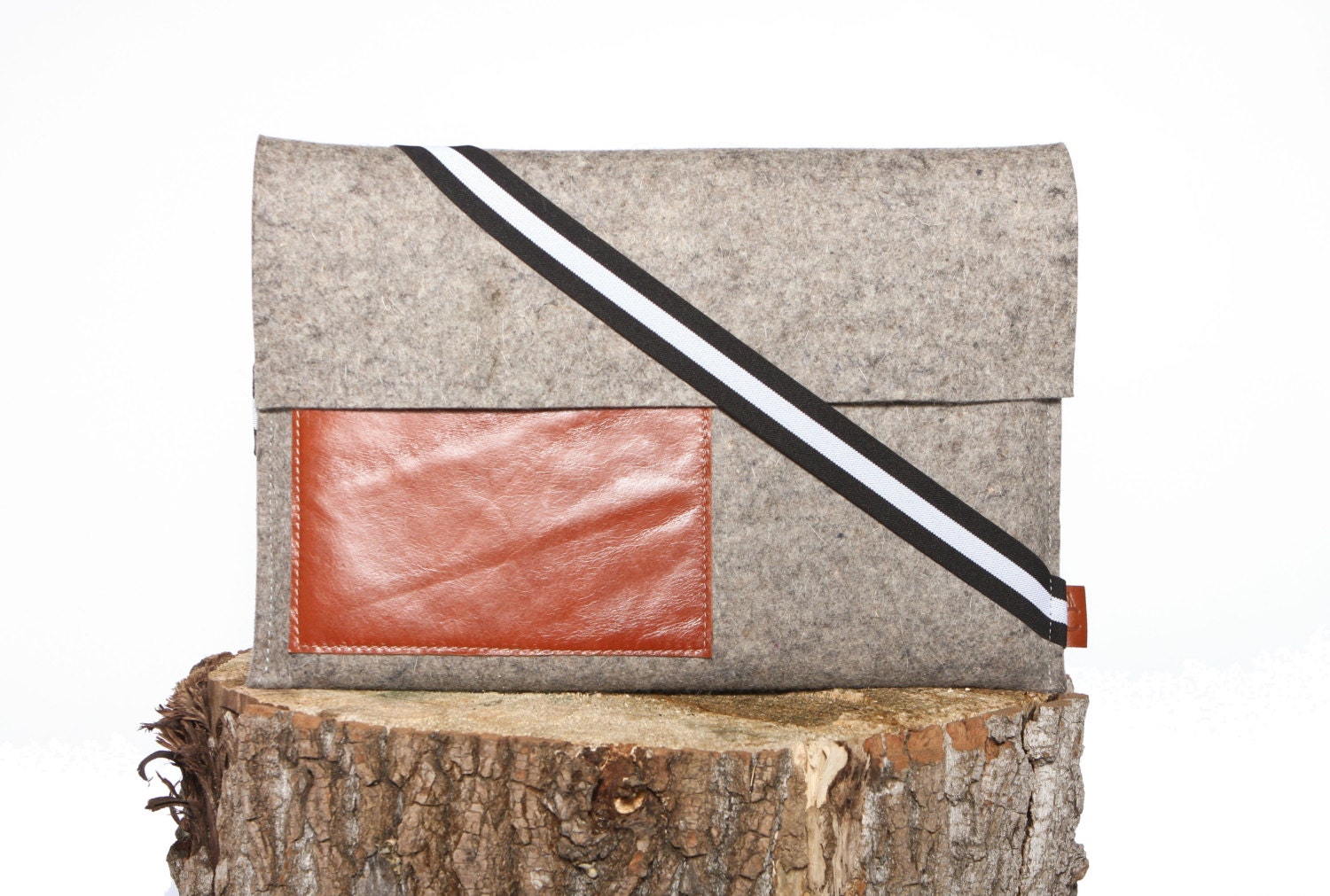 13 inch MacBook Pro - Grey Wool Felt and Brown Leather - Laptop Case