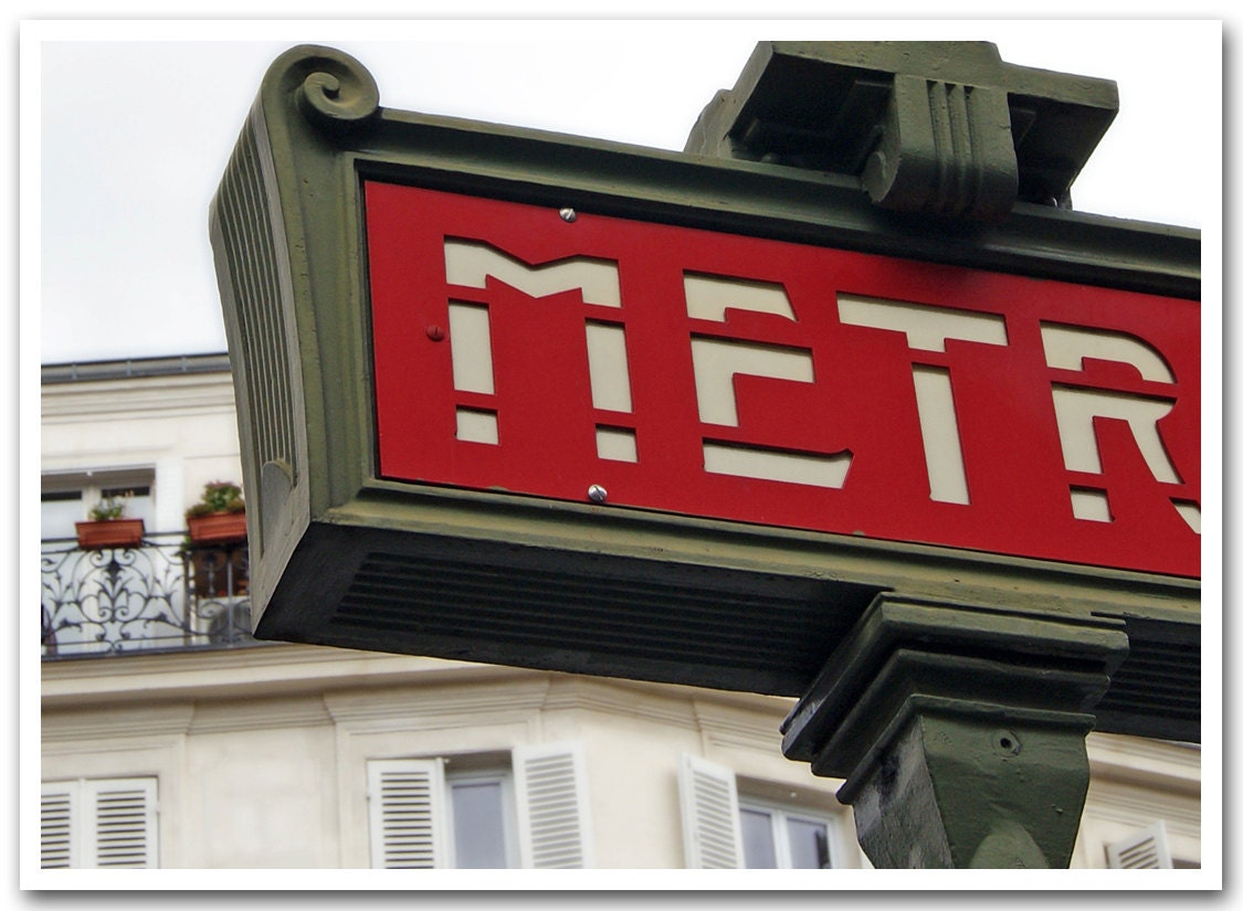 5x7 fine art photograph /// paris metro sign /// photo by lesley sico