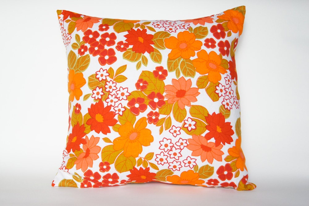 SALE 50% OFF Pillow / cushion cover vintage 1970s Scandinavian floral