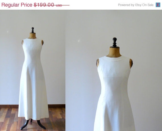 20% OFF SALE Vintage 1960s full length wedding dress. Mod white wedding gown with back bow and train