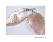 Vintage Mother of Pearl Carved Leaf Dangle  Earrings Mauve Pinkish 