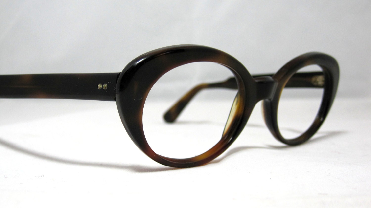 Vintage Cat Eye EyeGlasses. Round Tortoise CatEyes