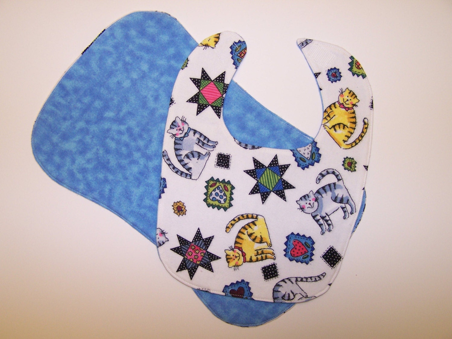 Cat bib and burp cloth set white blue country cats stars quilt look cotton flannel reversible