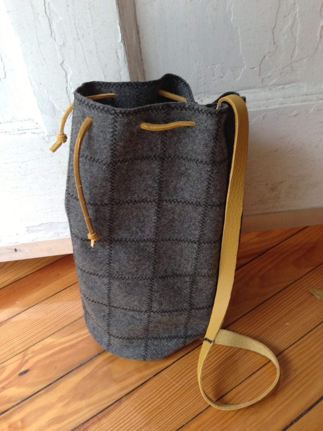 Grey Felt & Leather Tote Bag - Bucket Style Single Shoulder Strap - Drawstring Closure