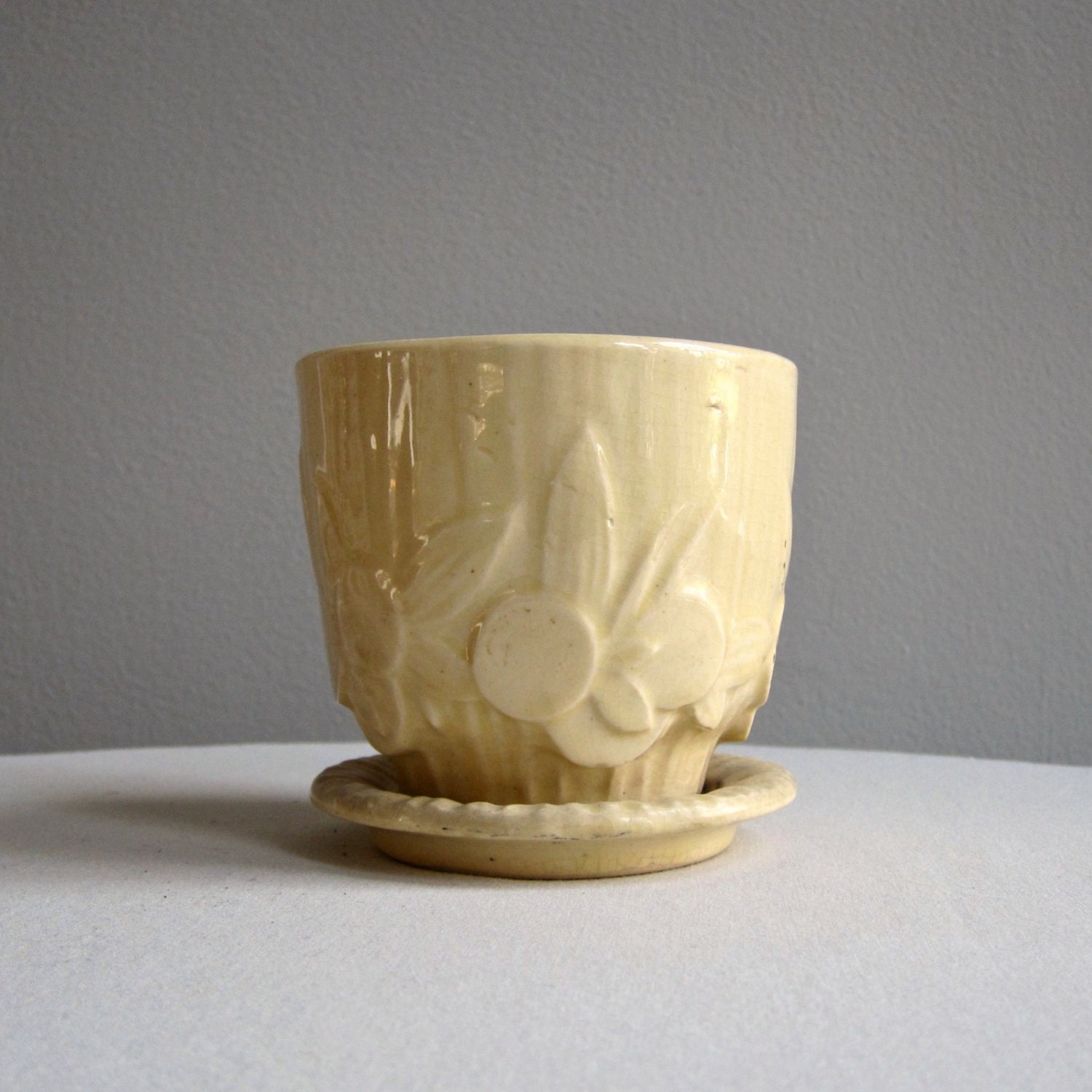 Vintage McCoy Pottery Flower Pot -- Pale Yellow Circles and Leaves Medium Size Planter
