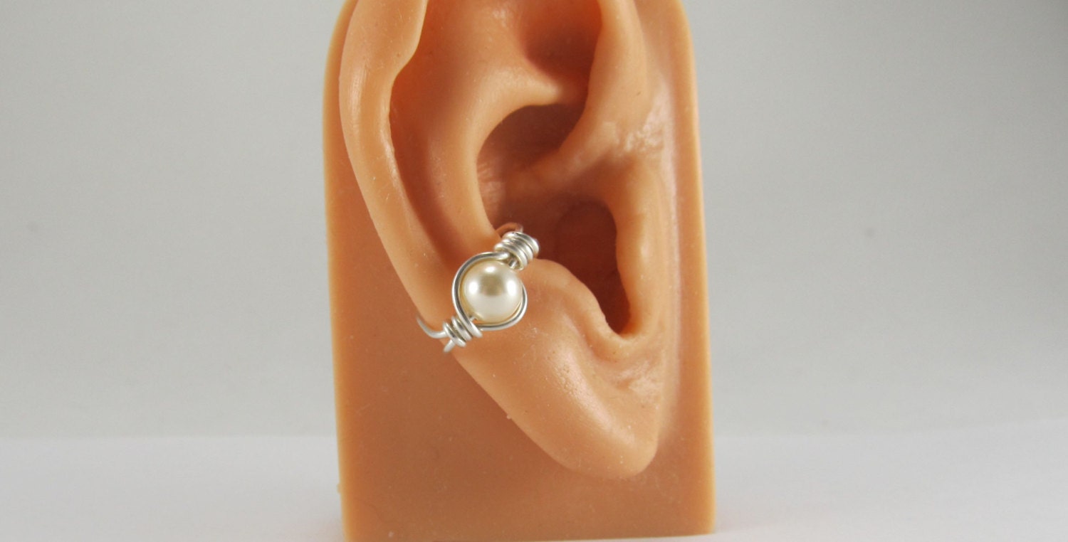 Earcuff Wirewrapped Sterling Silver Swarovski Cream Pearl