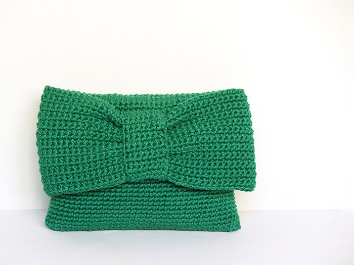 Green crochet clutch with a big bow