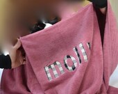Micro-cotton Dog towel, quick dry, personalized for pets. Handy drying pockets.