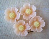 4PCS - Daisy Cabochons - Resin - Pale Peach - 10mm - Findings by ZARDENIA