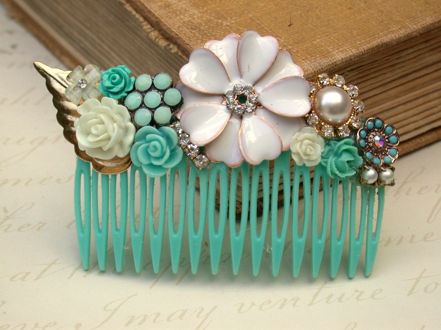Wedding Hair Comb - Vintage Wedding Collage Hair Comb, Maid Of Honor, Bridesmaids Gifts. Bridal Hair, shabby chic - Vintage collection