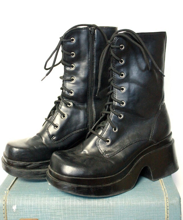 Vintage 90s Combat Platform Boot // Gothic / Punk Lace Up Boots