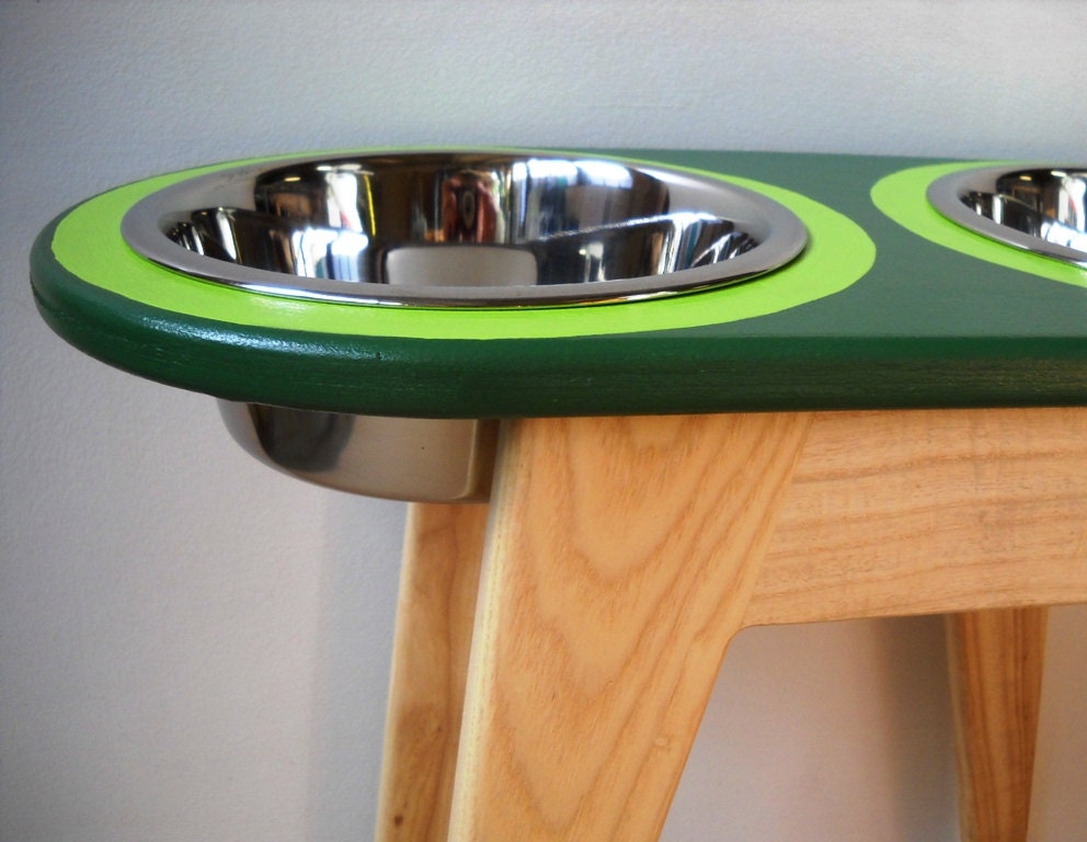 16 inch elevated feeder with painted top and wood legs