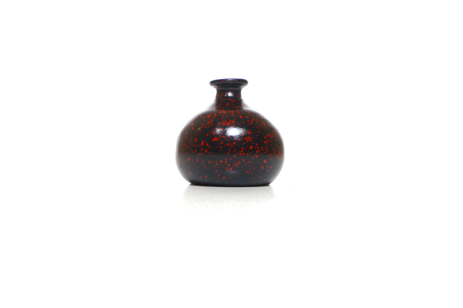 vase, black, red, round, flower, bud, home, decor, vintage, modern, unique, gift, mother's day,