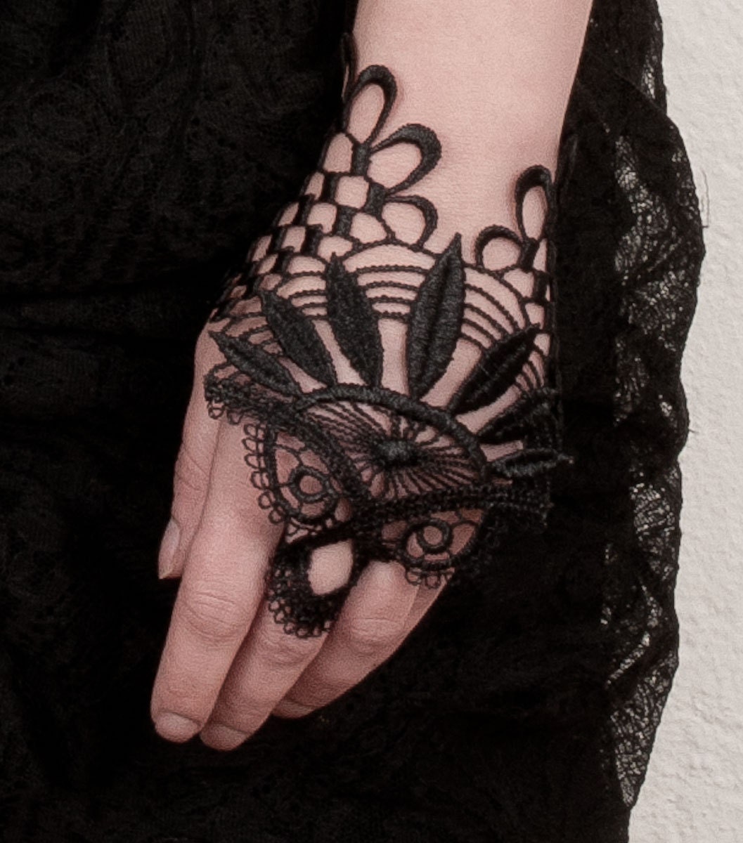 Tiny fingerless glove Lace slave brecelet Venise embroidery lace glove Tribal Fusion hand jewelry one glove