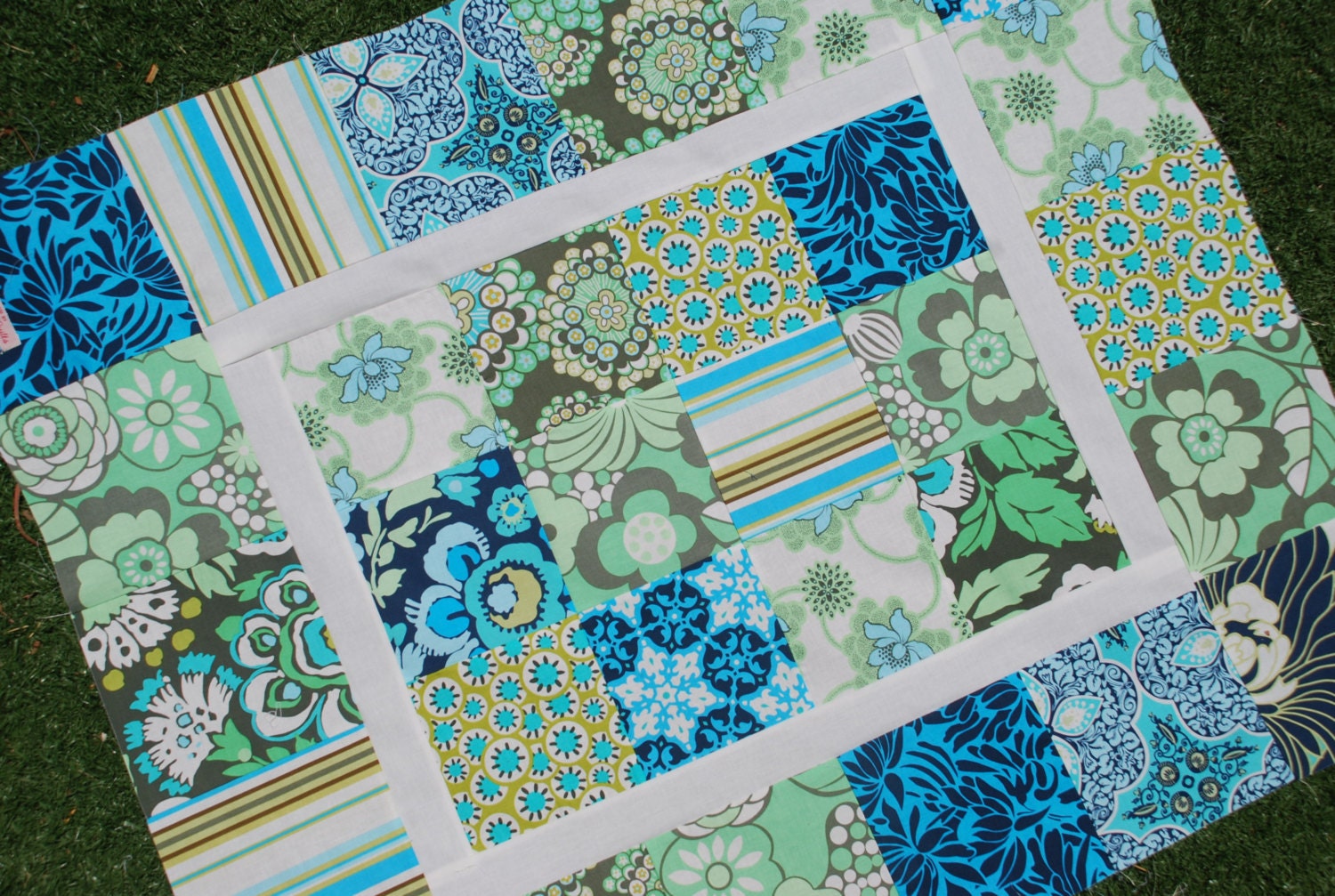 Amy Butler. COUTURE Pram Stroller Quilt. STUNNING- Daisy Chain. Beautiful. Minky fleece on back 28x33. QUILTED