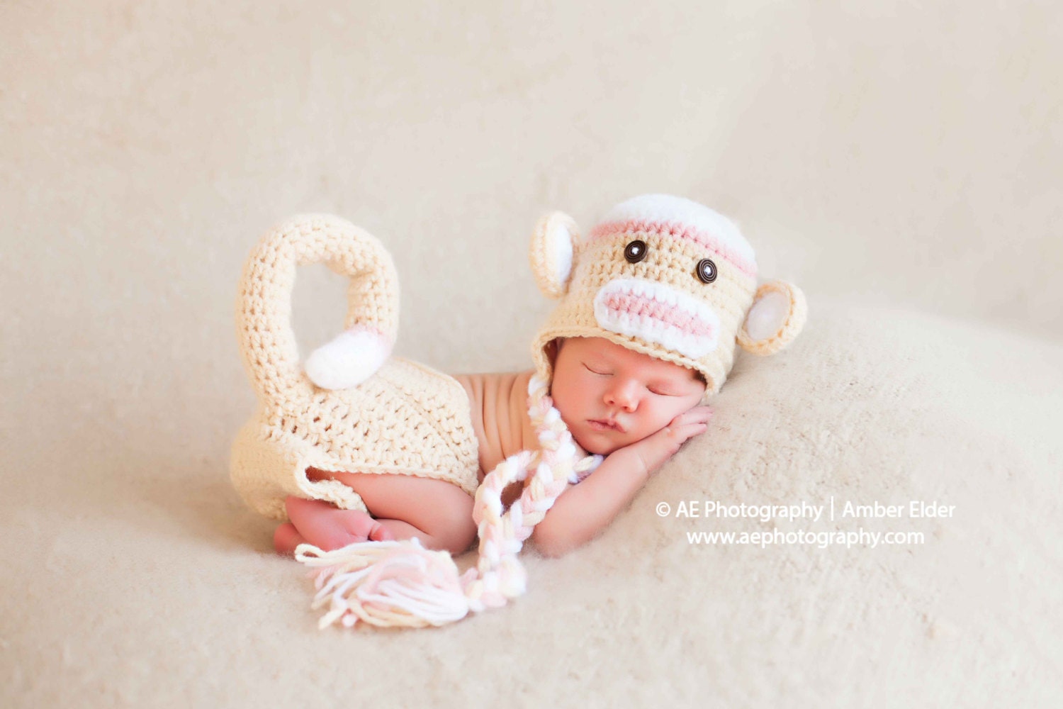 Download PDF crochet pattern - Sock Monkey hat and diaper cover - Phography Prop