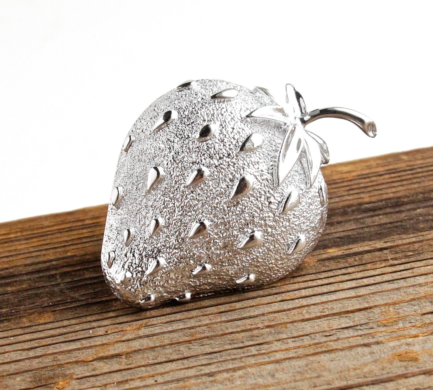 Vintage Strawberry Brooch - 1960s Sarah Cov Silver Tone Fruit Pin / Textured Delight