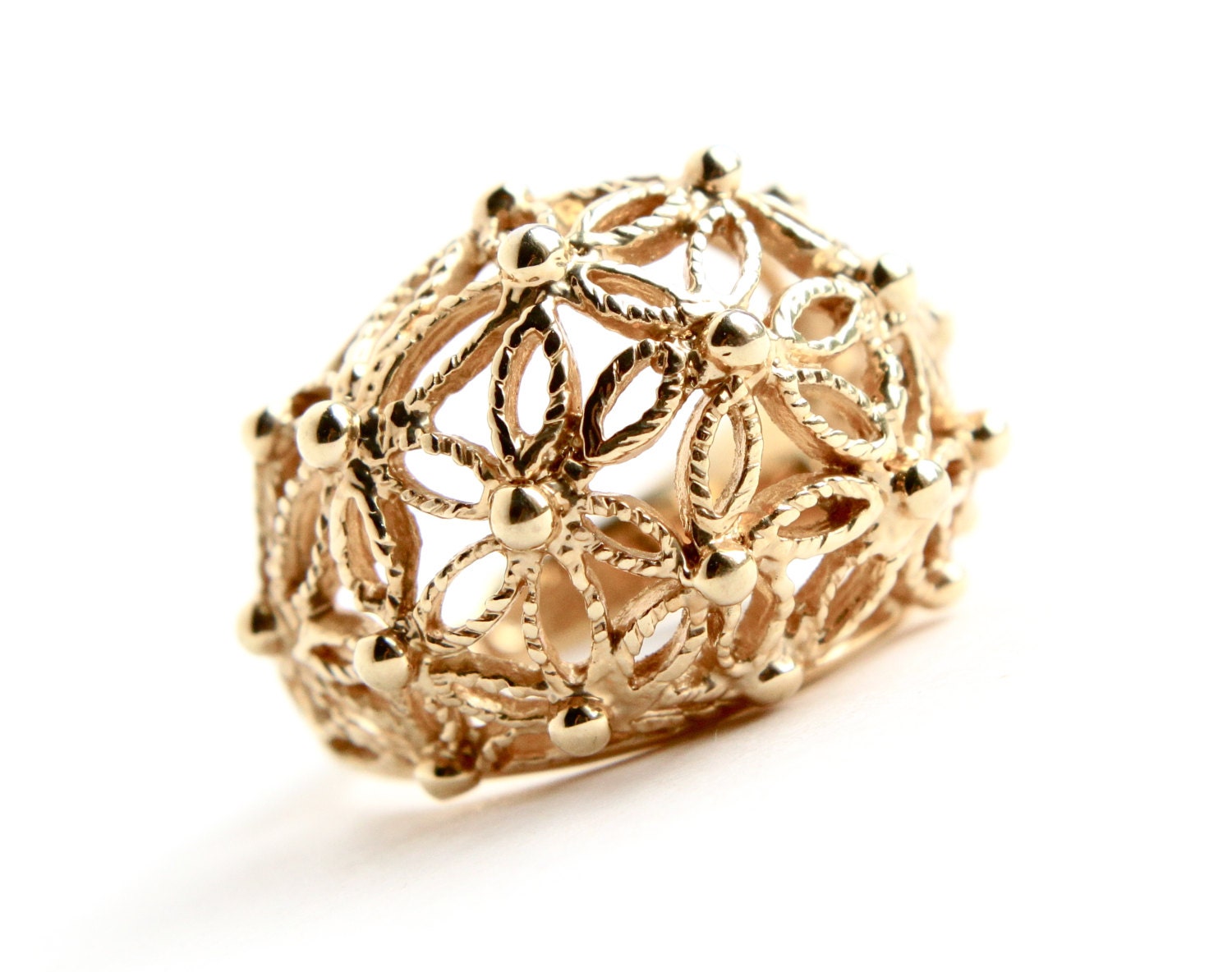 Vintage Avon Flower Ring - Size 6 1/2 Gold Tone 1980s Designer Floral Costume Jewelry Accessory / Ribbed Dome