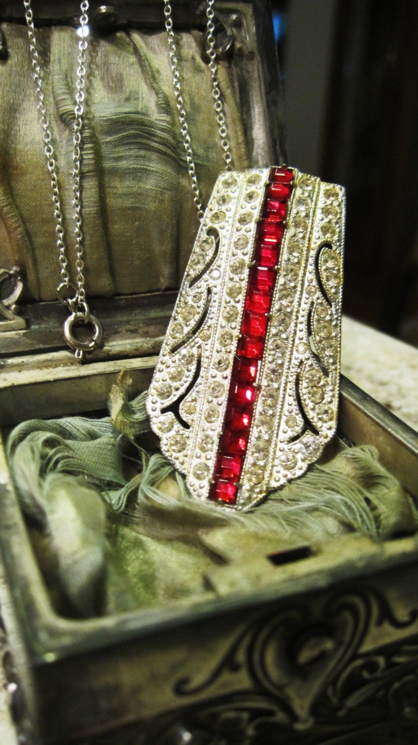 20% Off cupon code APRILSHOWERS2 Antique Brilliant Ruby Red Rhinestoned Fur Clip Pendant/Necklace/Potmetal Rodium Plated Silverplated Chain