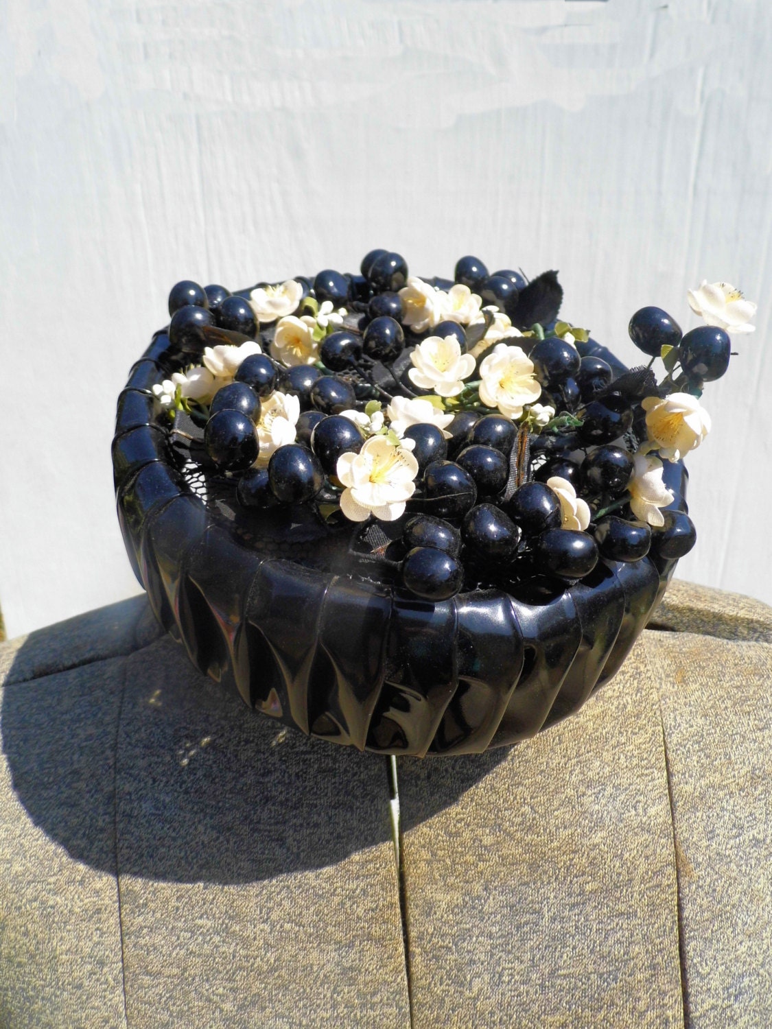 1940s Floral Hat, Black and White Floral Hat, 1940s Fascinator, Black Patent Leather Hat, Wedding Hat, Vintage Wedding, Rockabilly