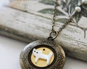 Cute Kitten Locket Necklace. Mother of Pearl (LN-04)