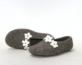 Women house shoes, felted slippers, Eco, handmade, made to order, sheep wool - floral