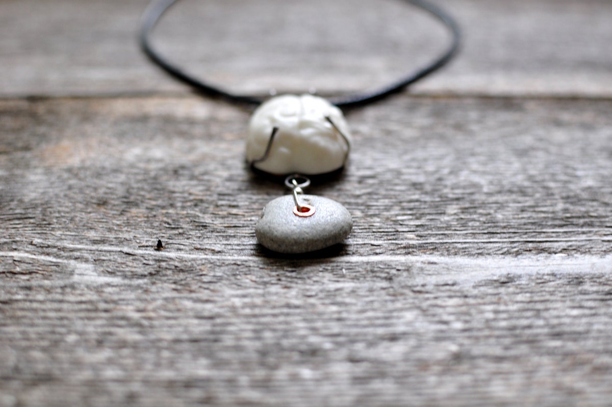 Brain . Necklace . Curiosities Collection . by Mad Tea Garden