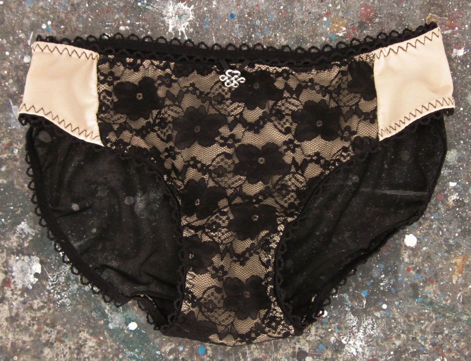 SAMPLE SALE Lace, nude and mesh knickers
